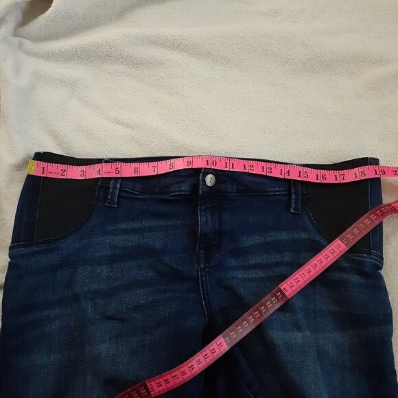 Isabel Maternity by Ingrid & Isabel Size 14 Maternity Bermuda Jean Shorts - Picture 9 of 10